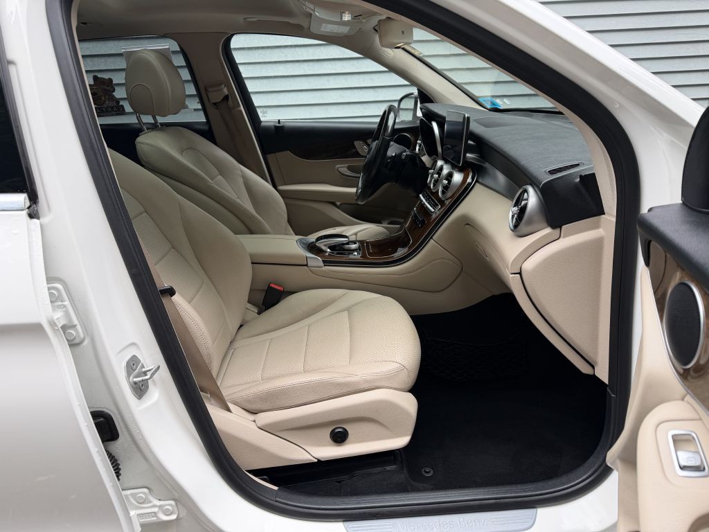 2016 Mercedes-Benz GLC-Class Image 25