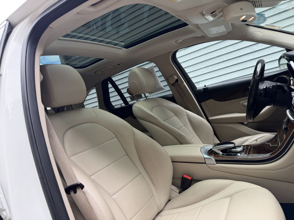 2016 Mercedes-Benz GLC-Class Image 26