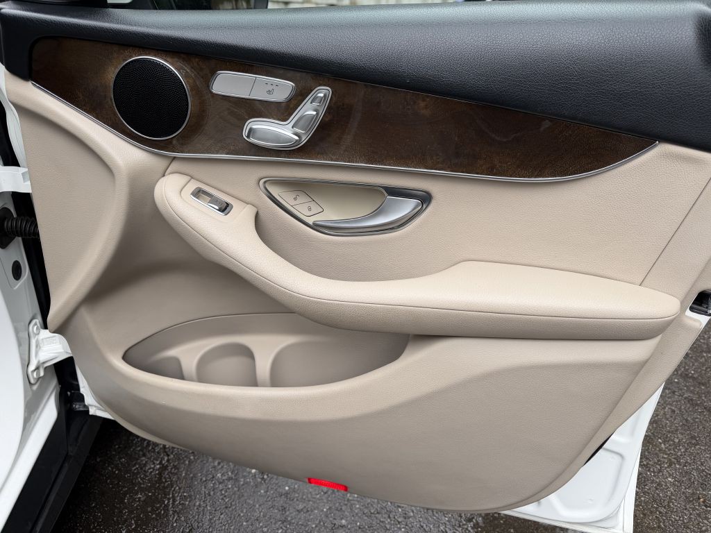 2016 Mercedes-Benz GLC-Class Image 27