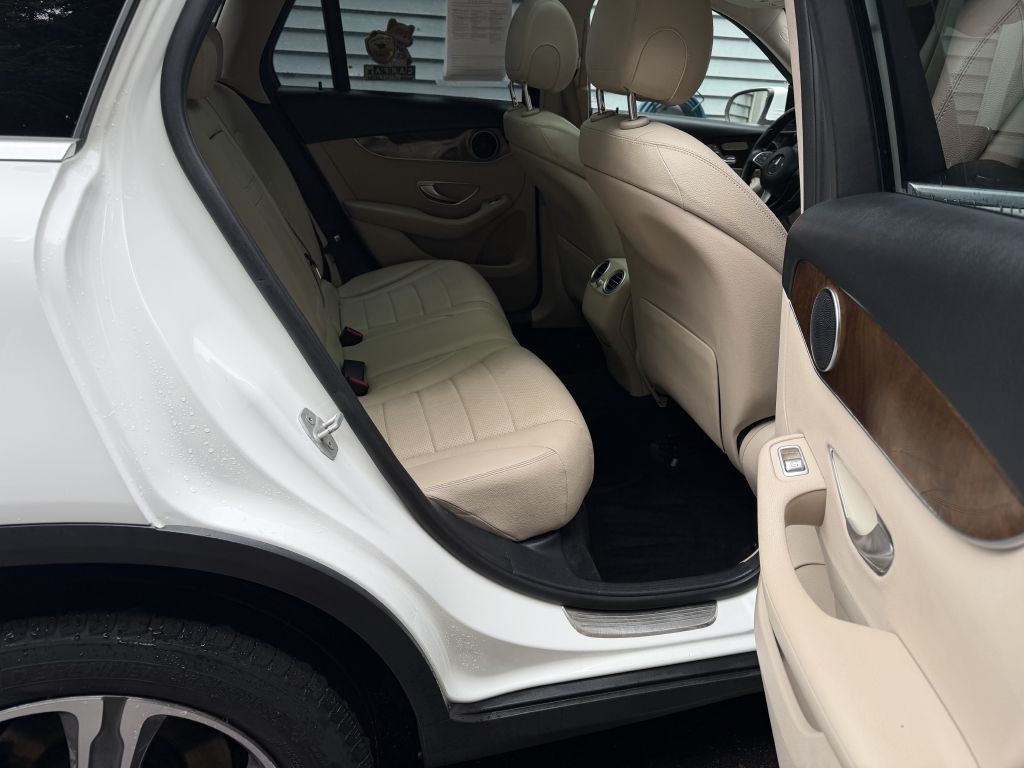 2016 Mercedes-Benz GLC-Class Image 29
