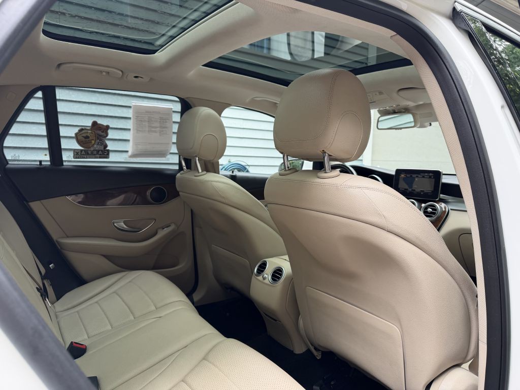 2016 Mercedes-Benz GLC-Class Image 31