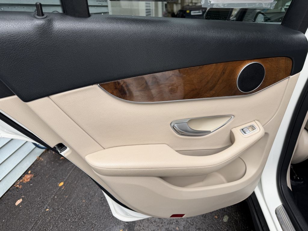 2016 Mercedes-Benz GLC-Class Image 33