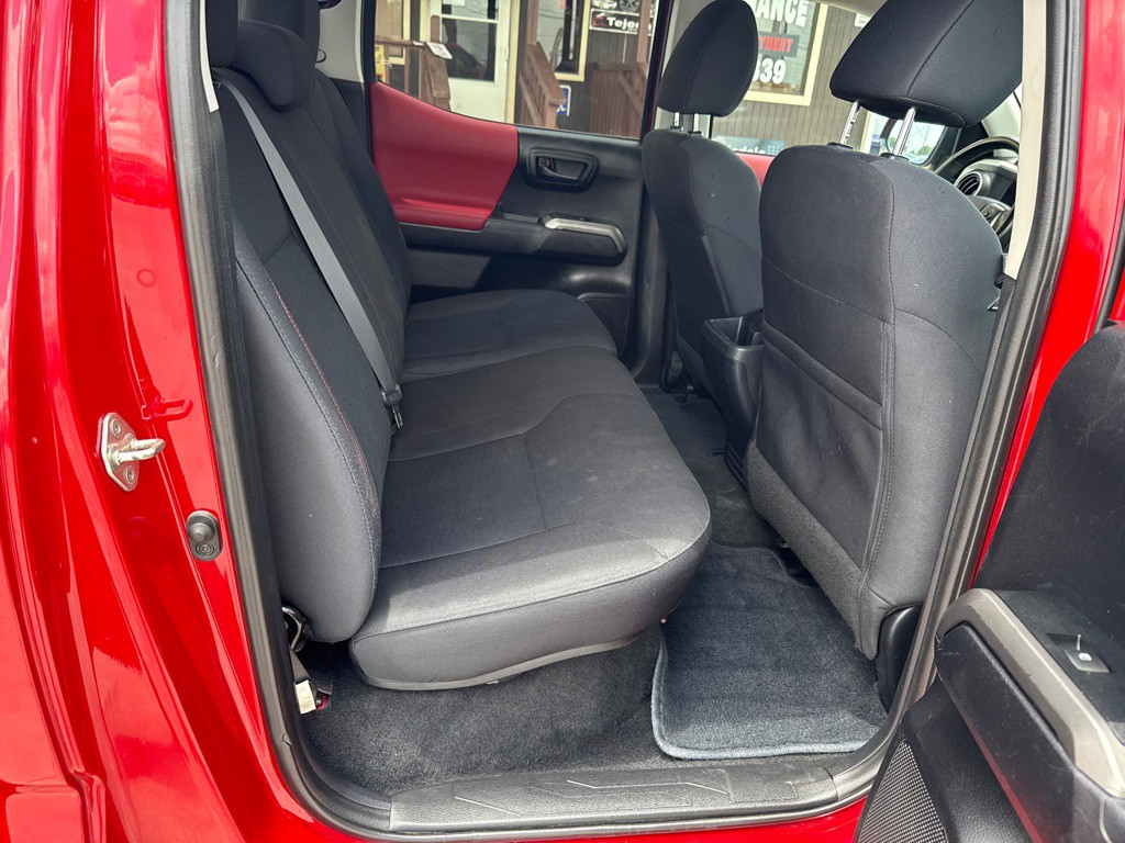 2019 Toyota Tacoma Image 12