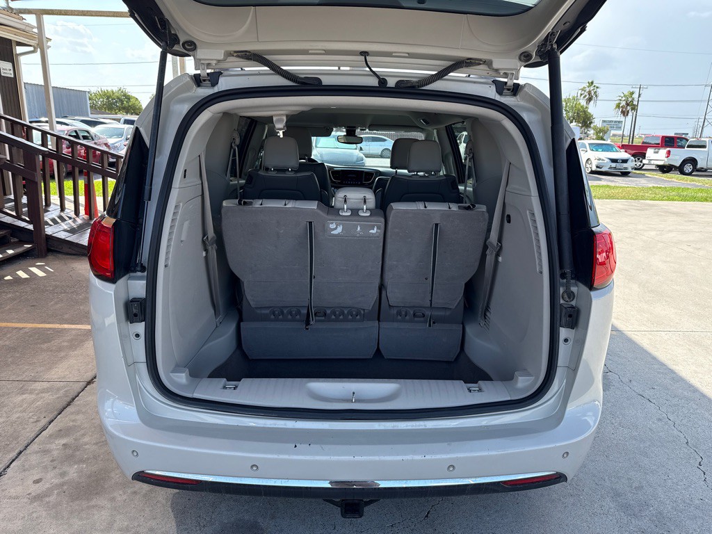 2017 Chrysler Pacifica Image 7