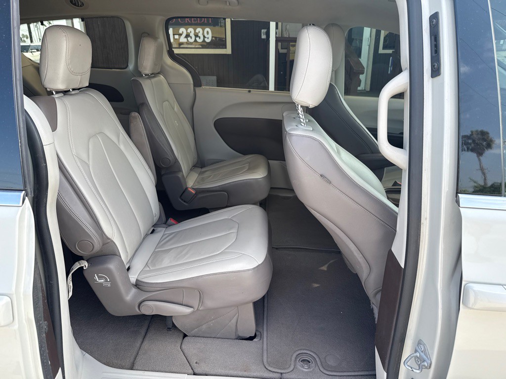 2017 Chrysler Pacifica Image 15