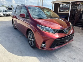 Image for 2018 Toyota Sienna SE ID: 6787212