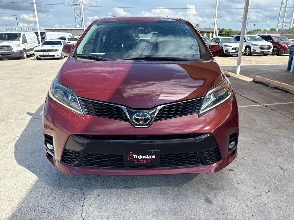 2018 Toyota Sienna Image 2