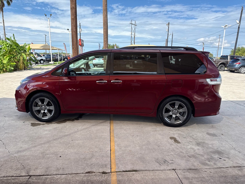 2018 Toyota Sienna Image 4