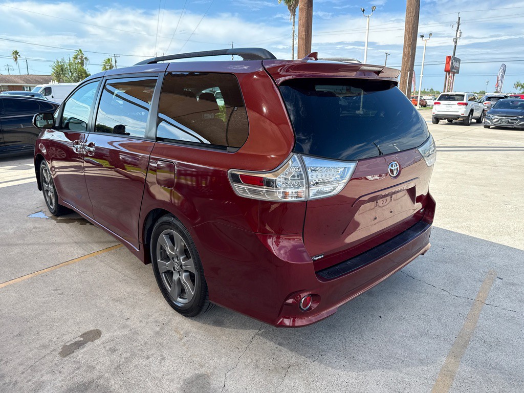 2018 Toyota Sienna Image 5