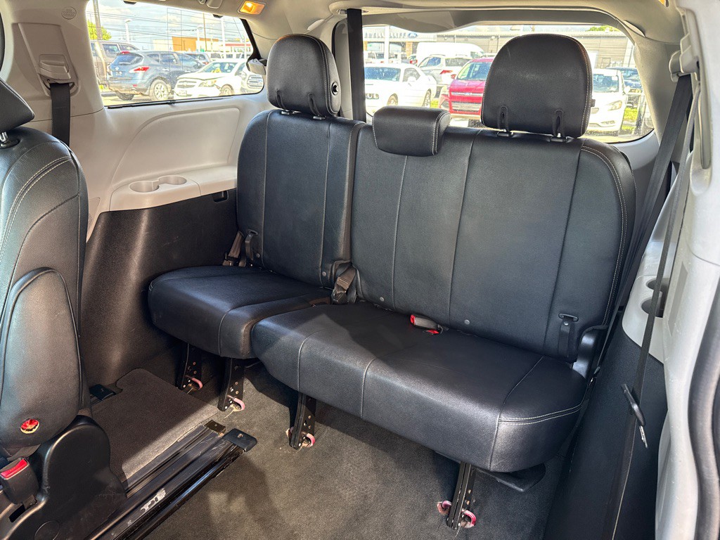 2018 Toyota Sienna Image 12