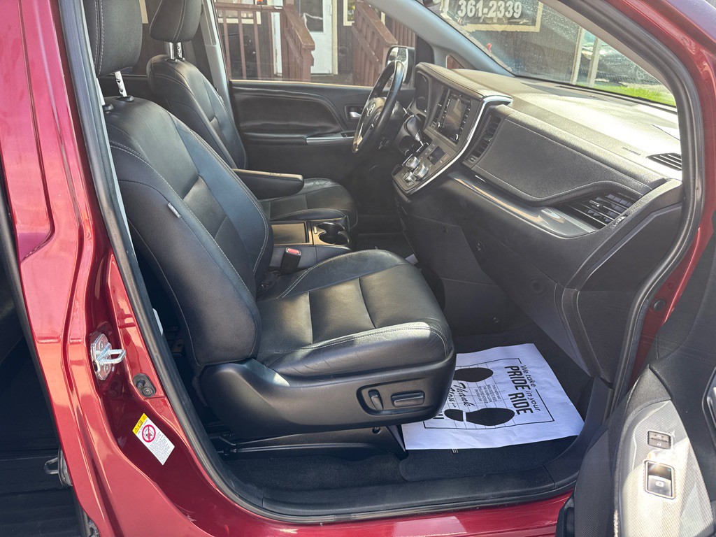2018 Toyota Sienna Image 15