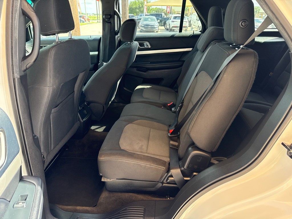 2016 Ford Explorer Image 13