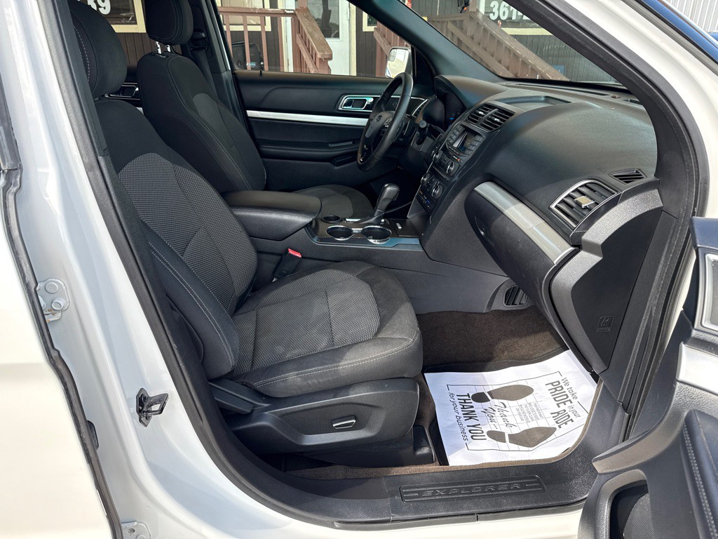 2016 Ford Explorer Image 17