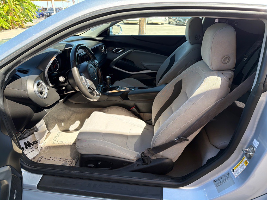 2017 Chevrolet Camaro Image 11