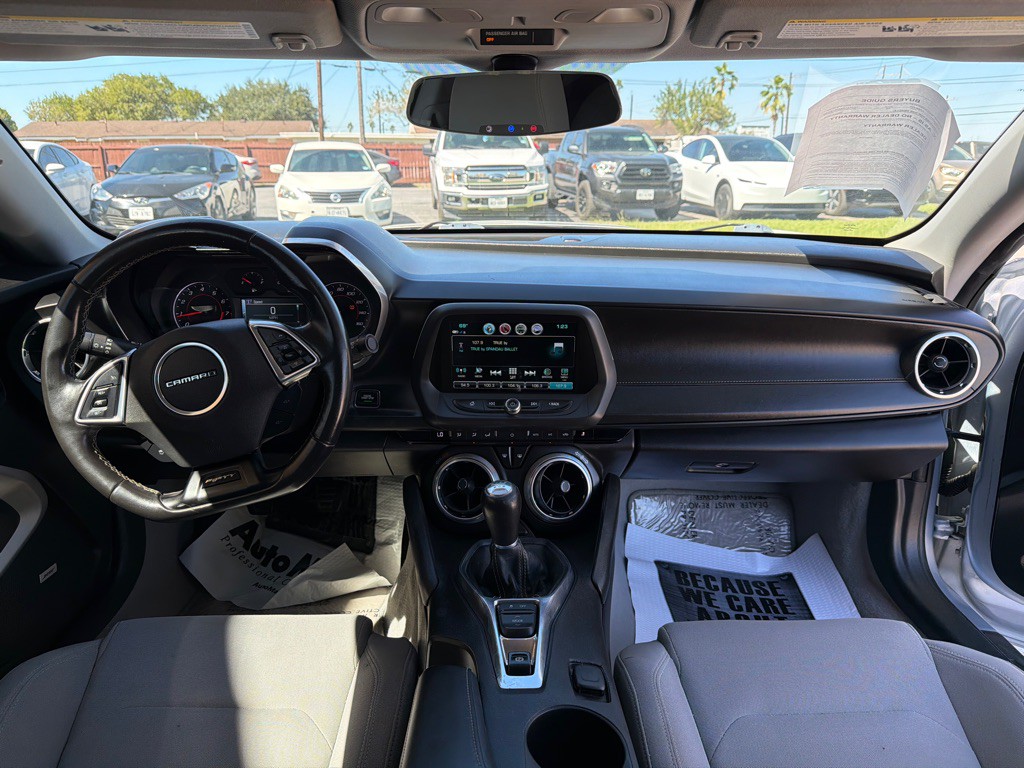 2017 Chevrolet Camaro Image 12