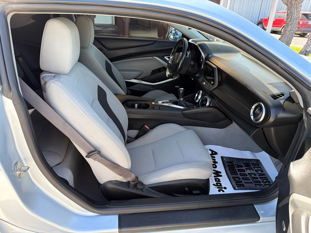 2017 Chevrolet Camaro Image 13