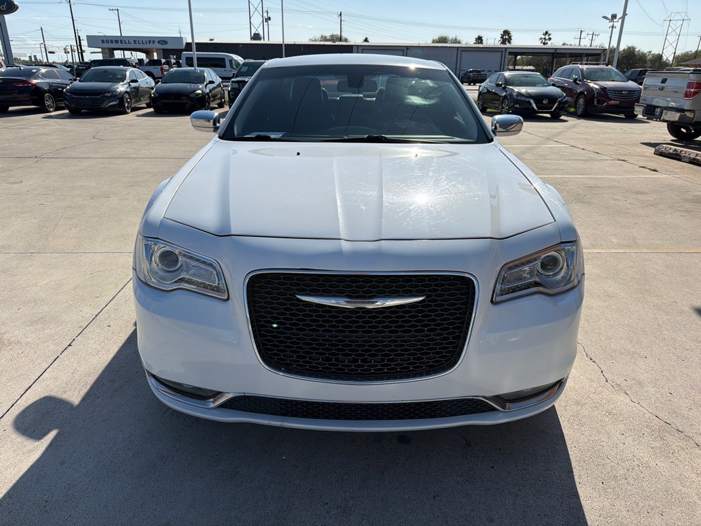 2018 Chrysler 300 Image 2
