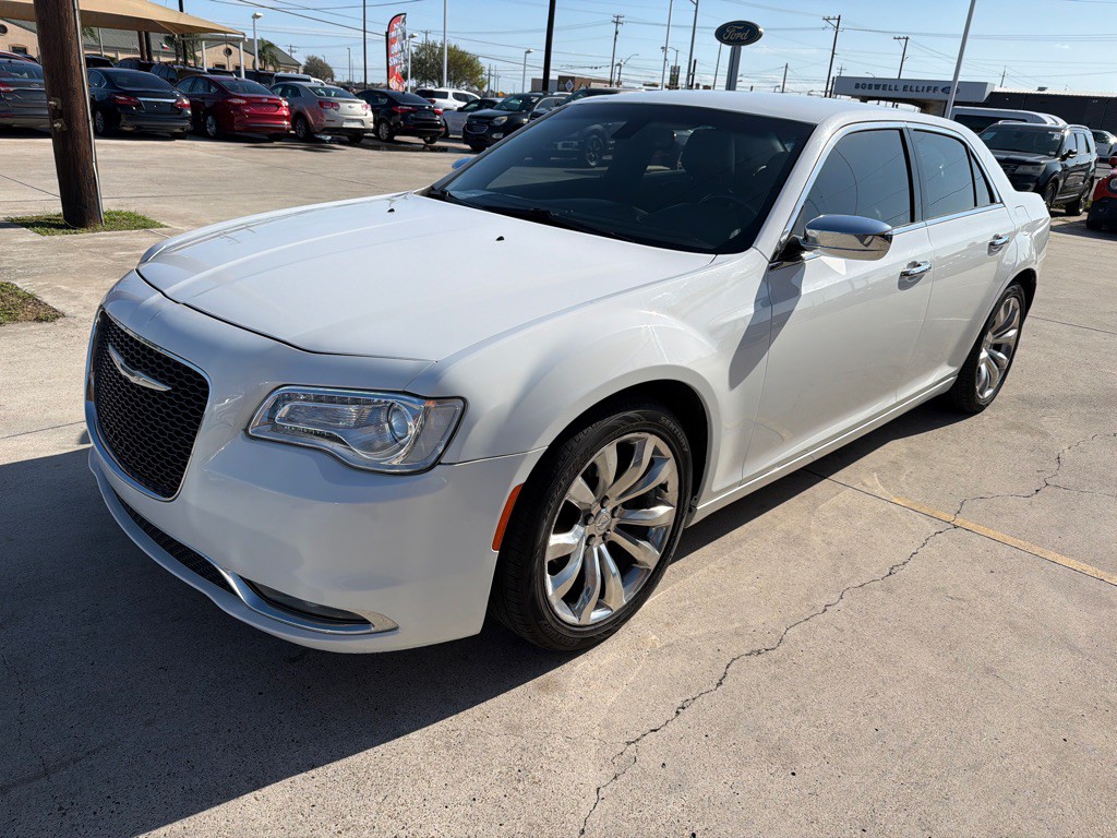 2018 Chrysler 300 Image 3
