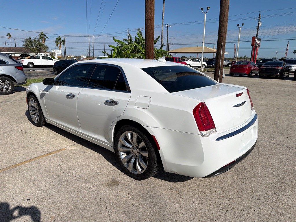 2018 Chrysler 300 Image 5