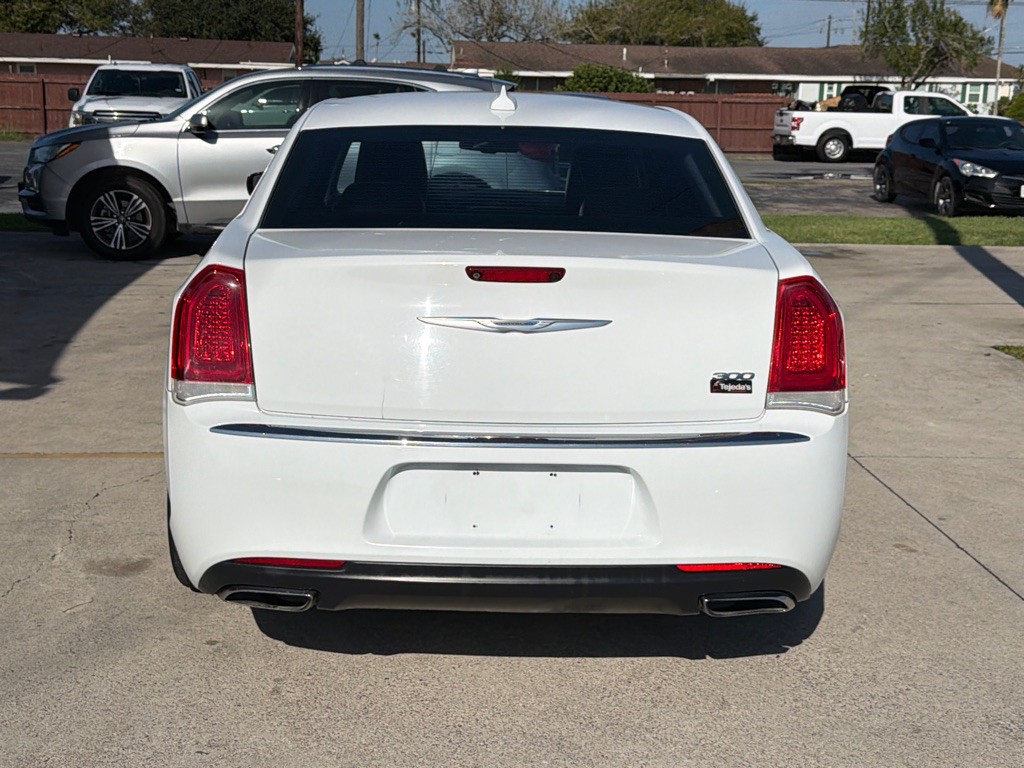 2018 Chrysler 300 Image 6