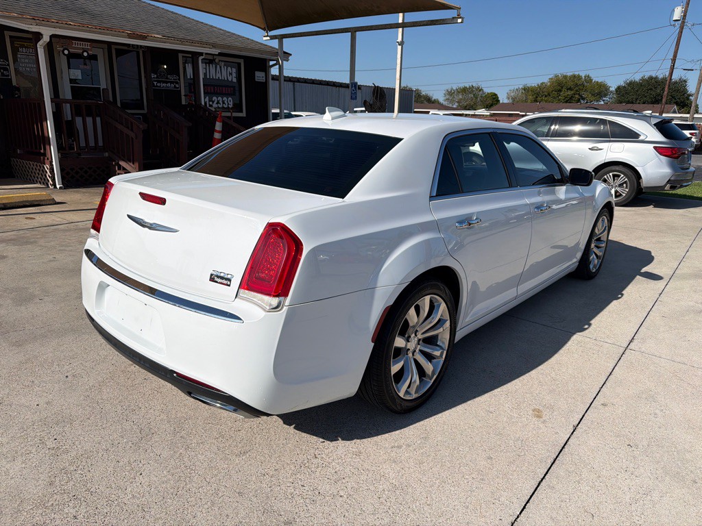 2018 Chrysler 300 Image 7