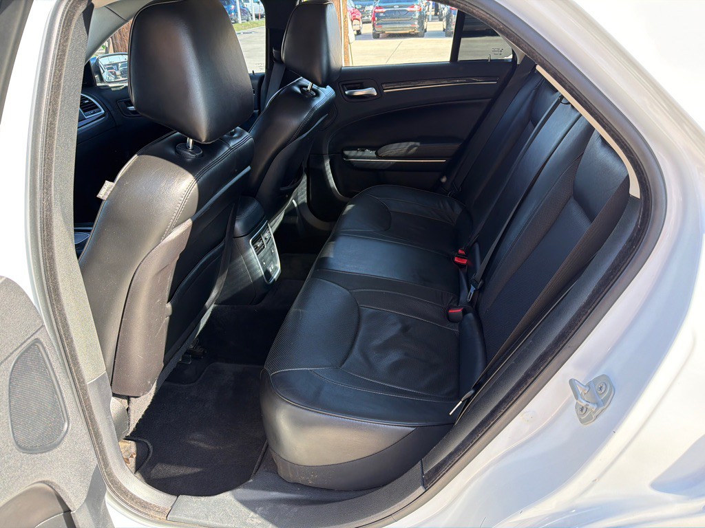 2018 Chrysler 300 Image 12