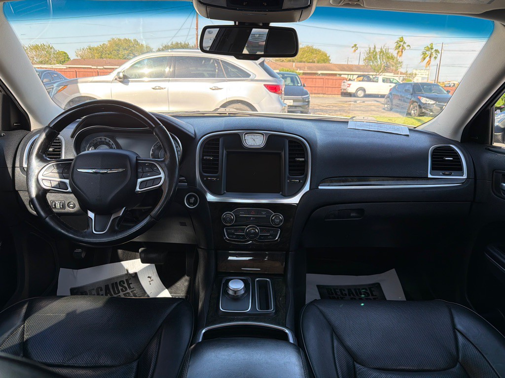 2018 Chrysler 300 Image 14