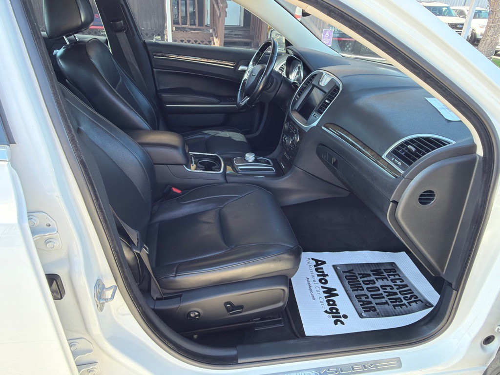 2018 Chrysler 300 Image 15