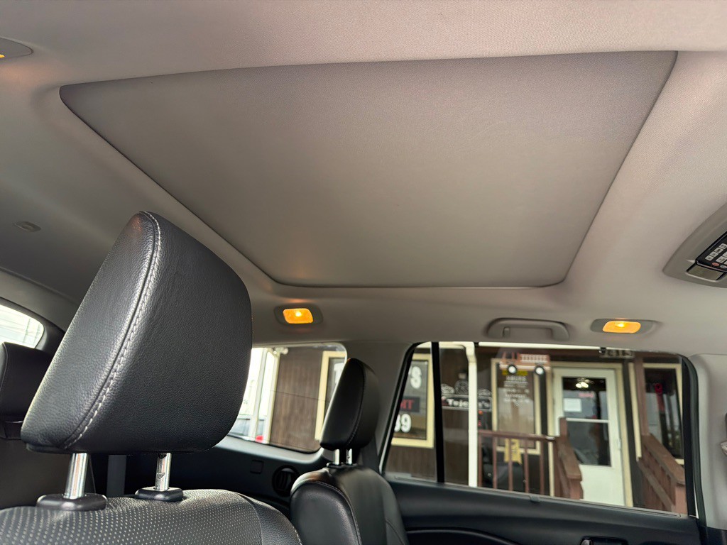 2017 Honda Pilot Image 16