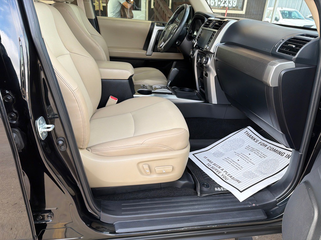 2020 Toyota 4Runner Image 17