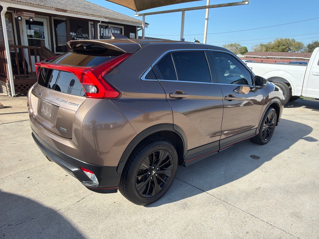2018 Mitsubishi Eclipse Image 8