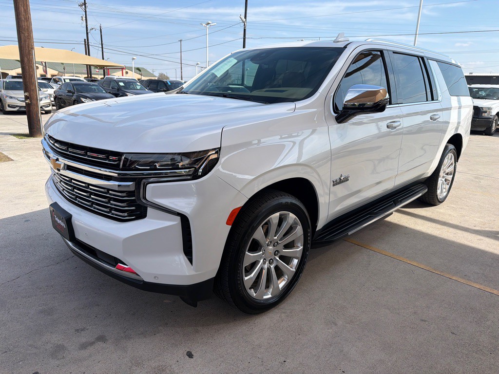 2023 Chevrolet Suburban Image 3