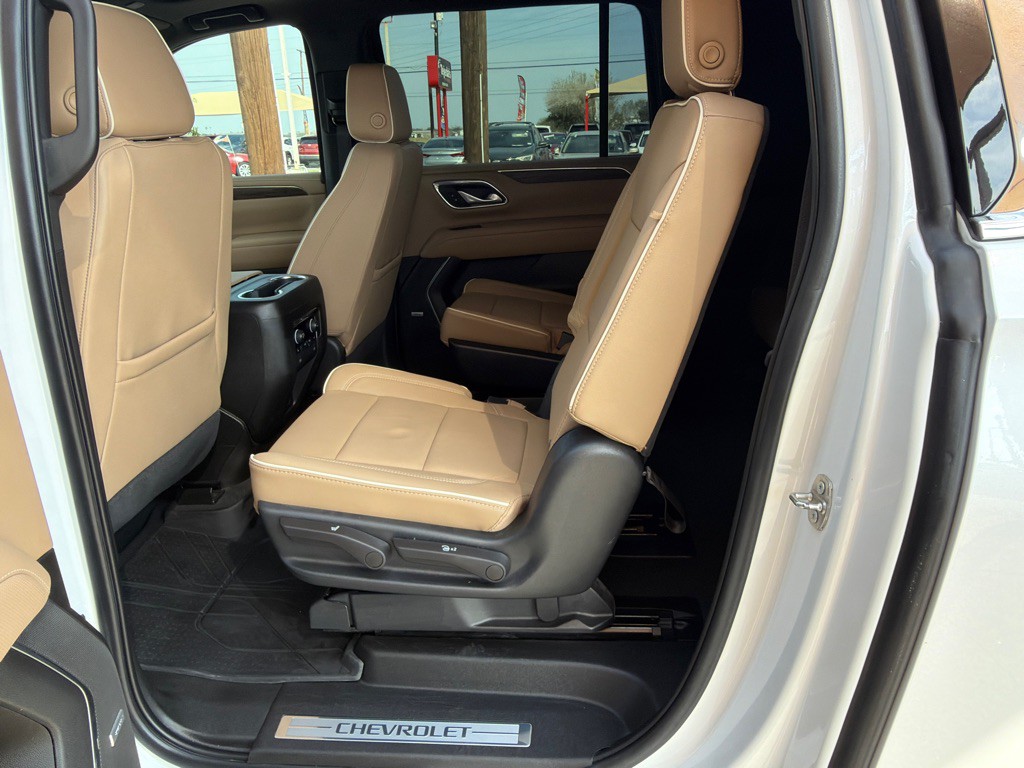 2023 Chevrolet Suburban Image 12