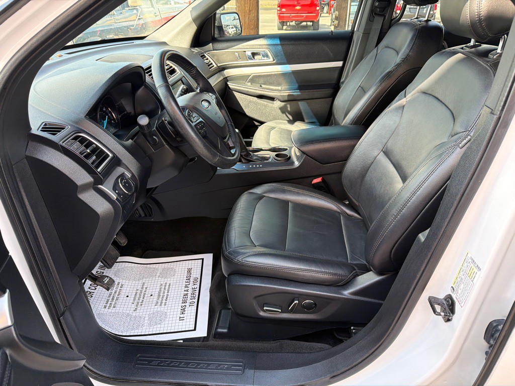 2017 Ford Explorer Image 12
