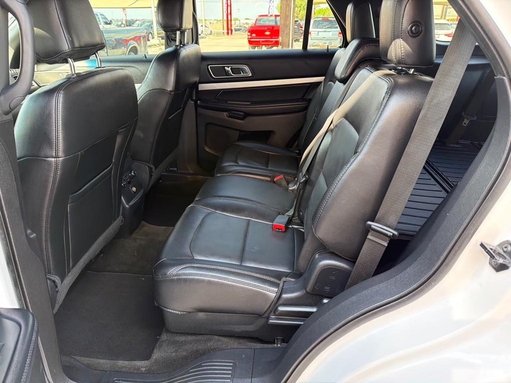 2017 Ford Explorer Image 13