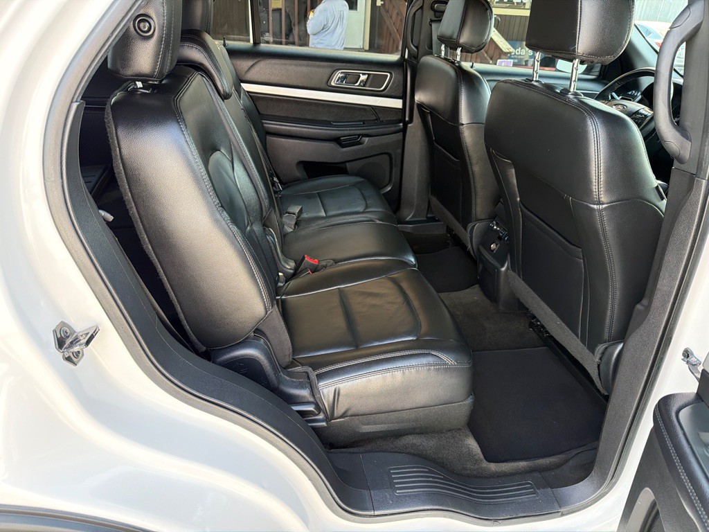 2017 Ford Explorer Image 14