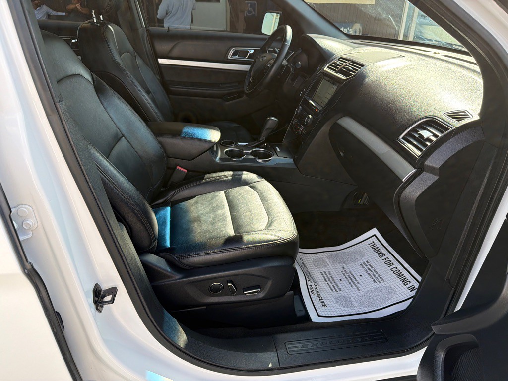 2017 Ford Explorer Image 16