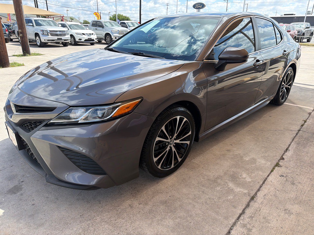 2019 Toyota Camry Image 3