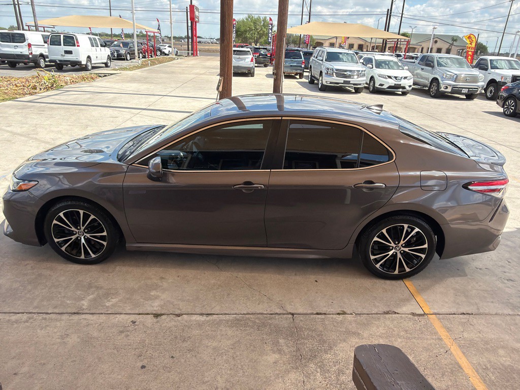 2019 Toyota Camry Image 4