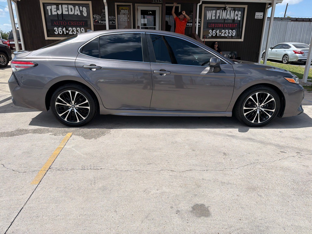 2019 Toyota Camry Image 8