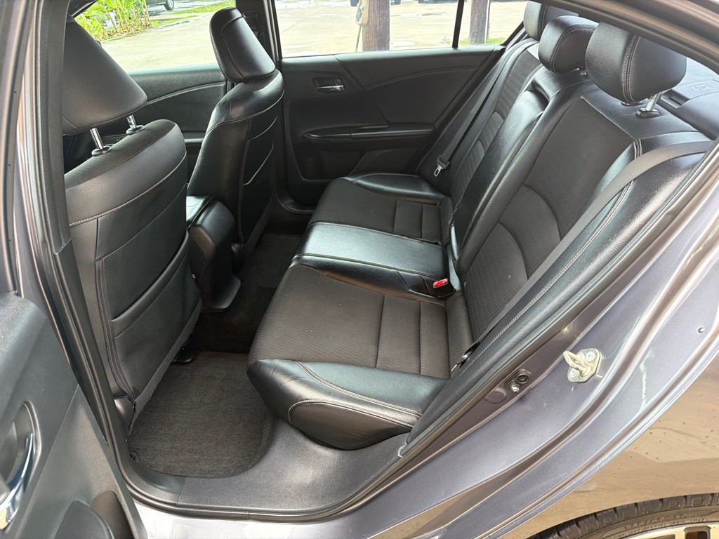 2017 Honda Accord Image 12