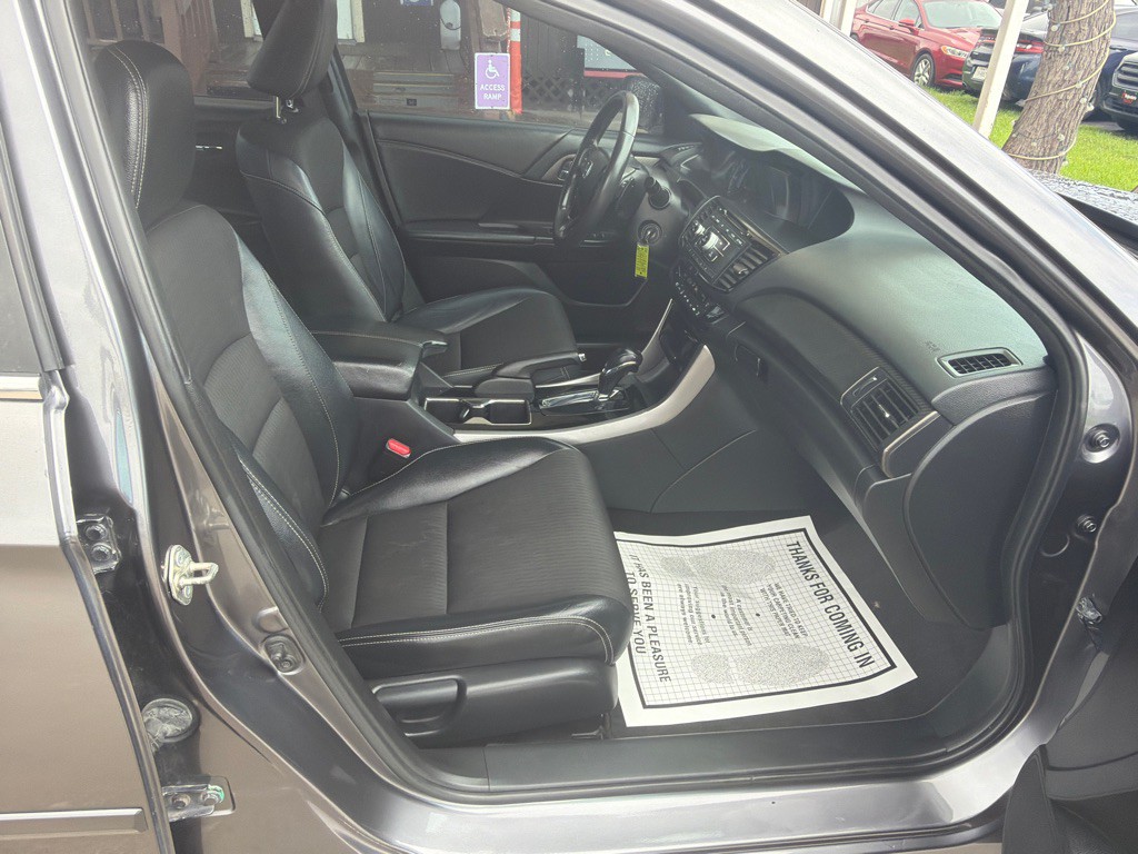 2017 Honda Accord Image 15