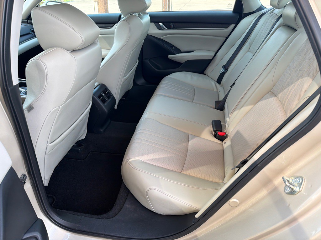 2018 Honda Accord Image 12