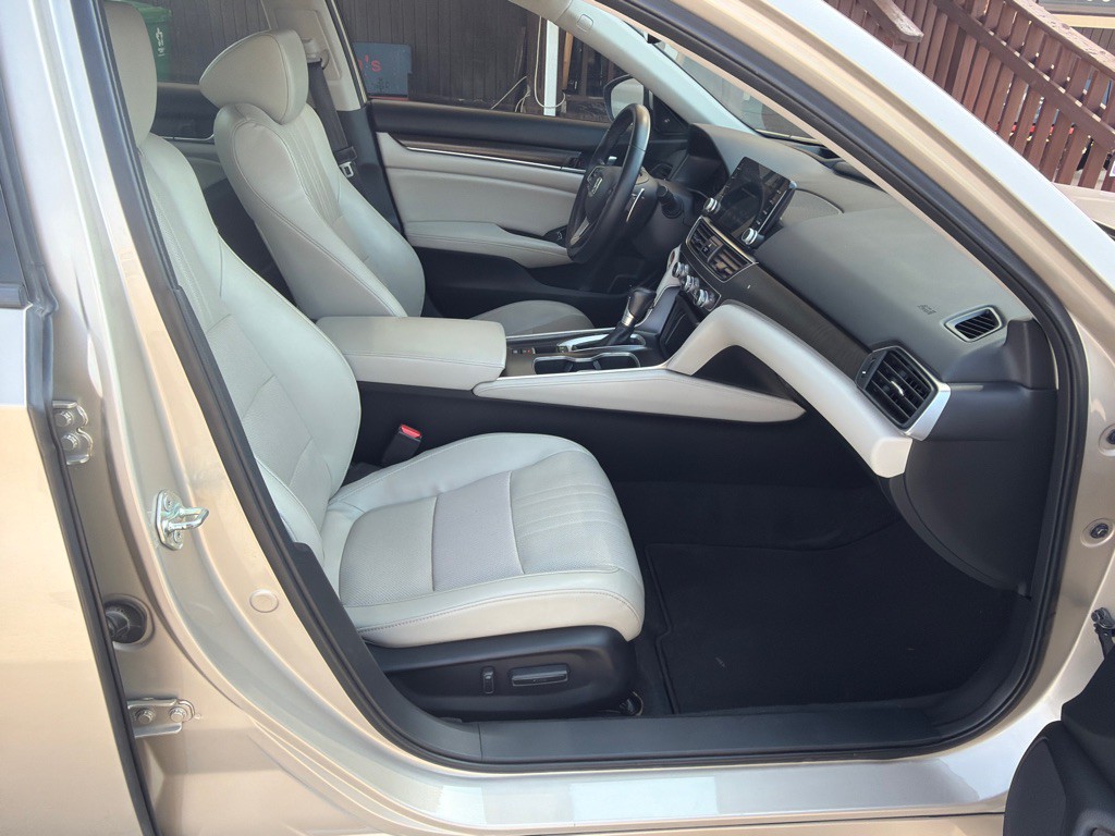 2018 Honda Accord Image 16