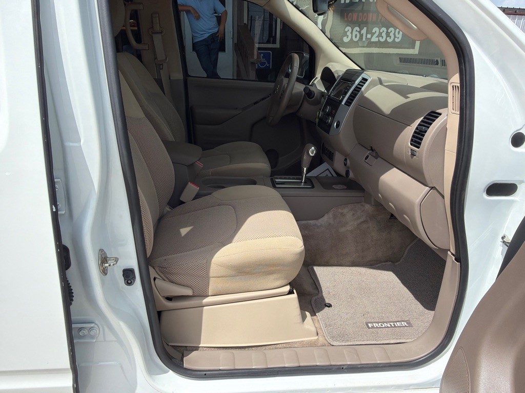2017 Nissan Frontier Image 15
