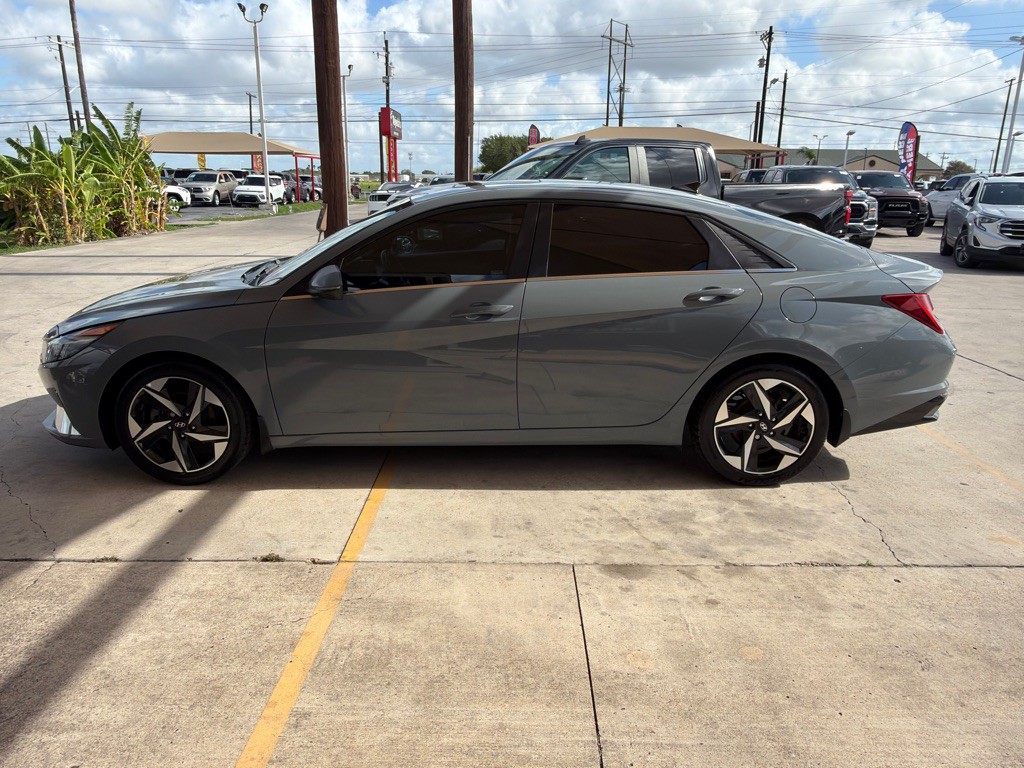 2022 Hyundai Elantra Image 4
