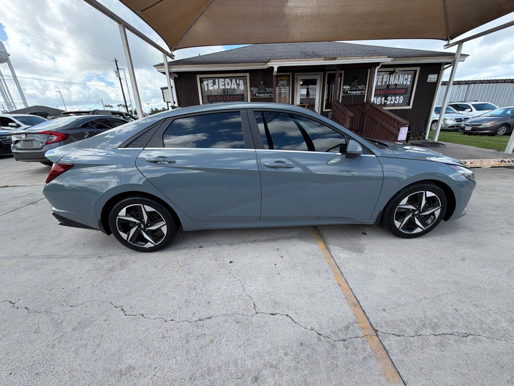 2022 Hyundai Elantra Image 8