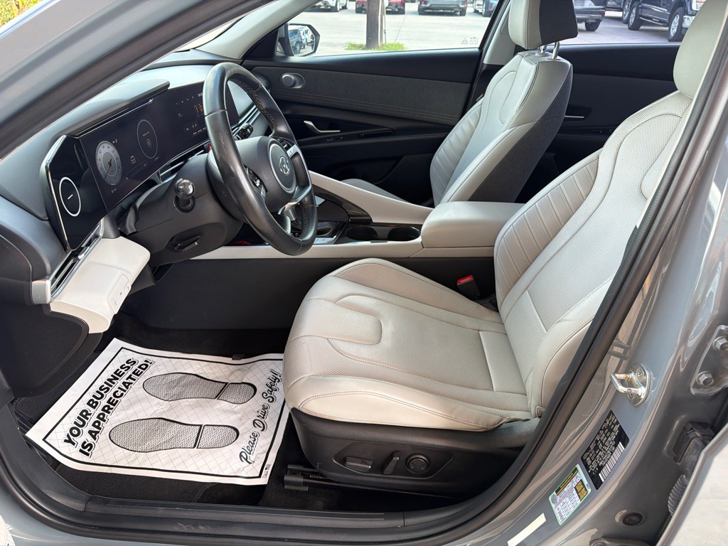 2022 Hyundai Elantra Image 11