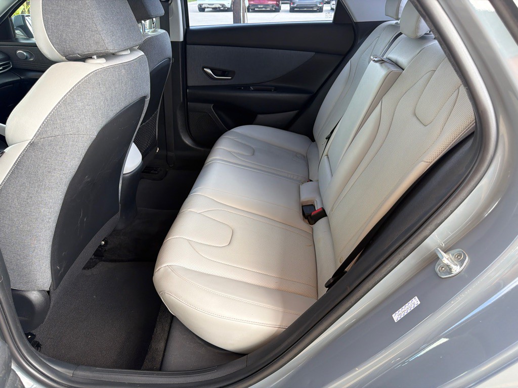 2022 Hyundai Elantra Image 12