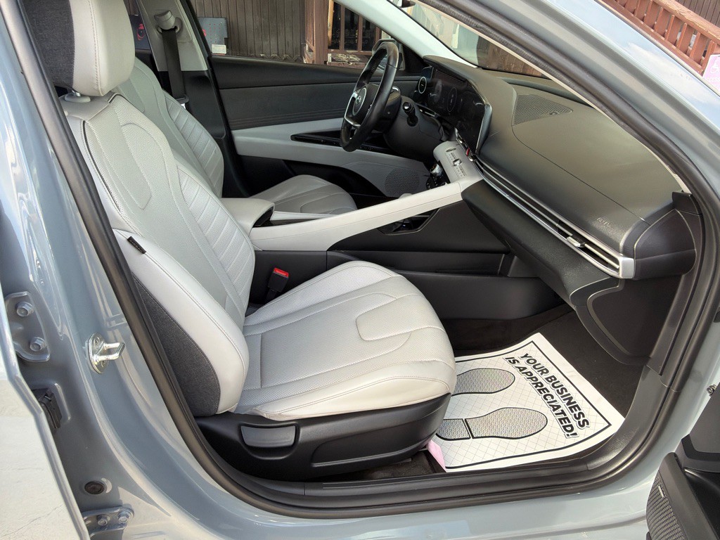 2022 Hyundai Elantra Image 16